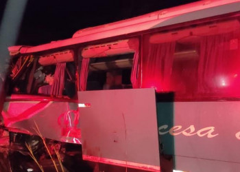 Ônibus e carreta colidem frontalmente no Sul do Piauí ; uma pessoa morreu